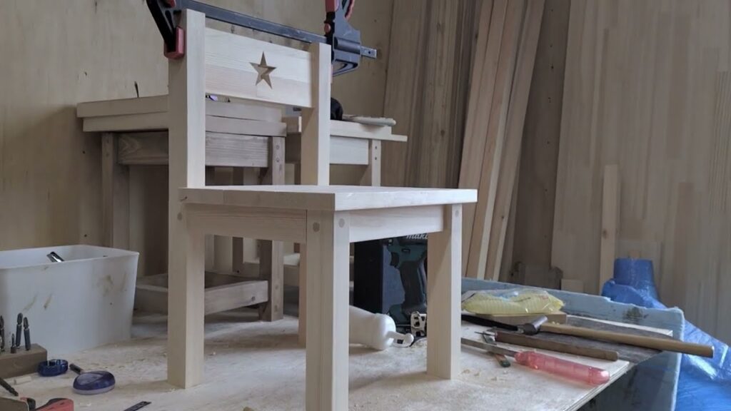 サイズオーダーデスクの制作　チェア組立て