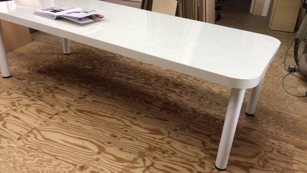 ダイニングテーブル 新築用にアイカメラミン化粧板で作る