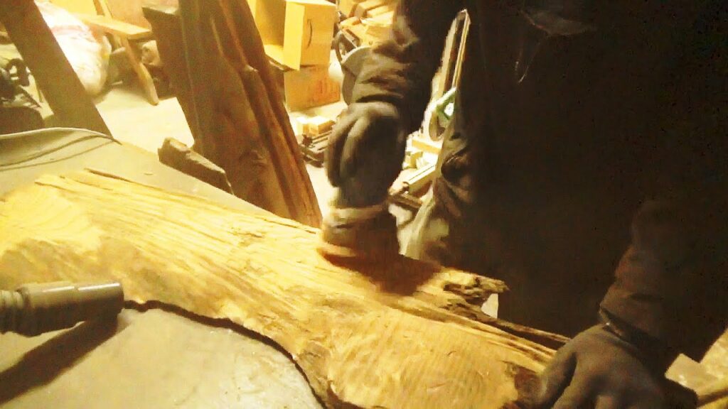 辺り真っ白！流木家具製作　下準備　トリミング